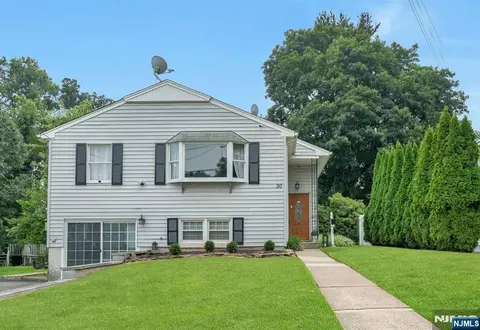 30 Union St, Hawthorne, NJ 07506