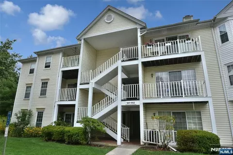 950 Juniper Way, Mahwah, NJ 07430