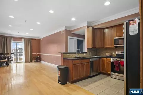 15-19 Tichenor Ln #404, Newark, NJ 07114