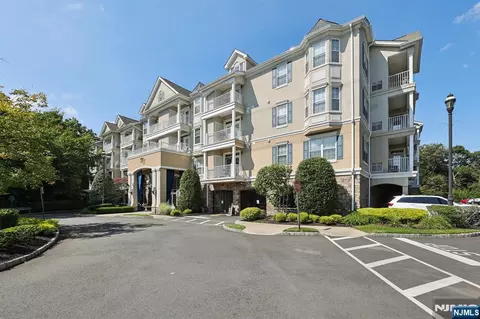 175 Rochelle Ave #222, Rochelle Park, NJ 07662