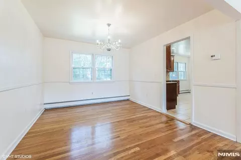 Living - 275 Taft Ct, Paramus, NJ 07652 photo 4 of 8