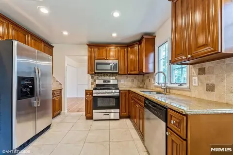 Kitchen - 275 Taft Ct, Paramus, NJ 07652 photo 1 of 2