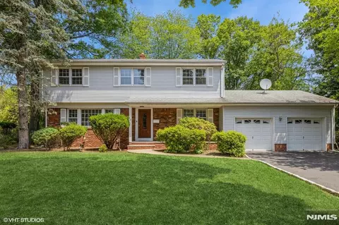 275 Taft Ct, Paramus, NJ 07652