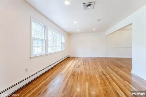 Living - 275 Taft Ct, Paramus, NJ 07652 photo 2 of 8