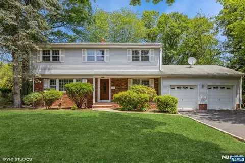275 Taft Ct, Paramus, NJ 07652