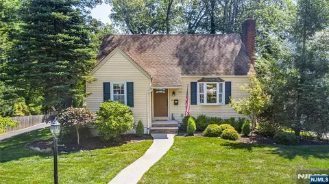 176 Beechwood Dr, Wayne, NJ 07470 photo 1