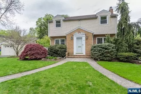 61 Rose St, Cresskill, NJ 07626