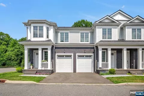 25 Gabriel Ct #25, Paramus, NJ 07652