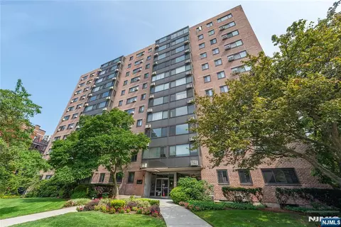90 Prospect Ave #10A, Hackensack, NJ 07601 photo 1