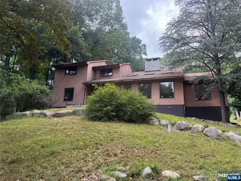 724 Tall Oaks Ct, Franklin Lakes, NJ 07417