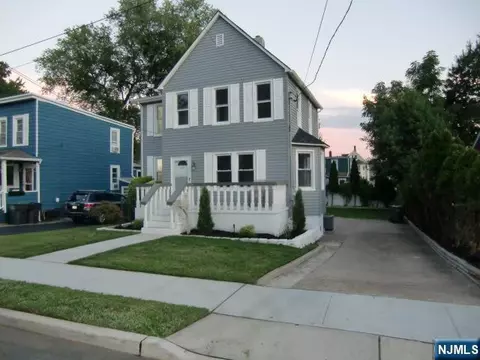 210 Merritt Ave, Bergenfield, NJ 07621