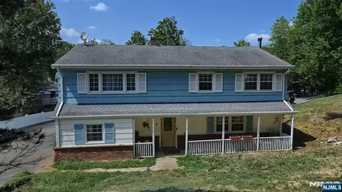 5 Wolfe Dr, Wanaque, NJ 07465 photo 1
