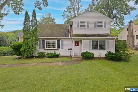 89 Circle Dr, Paramus, NJ 07652 photo 1