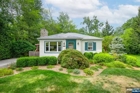 112 Lakeview Ter, Oakland, NJ 07436