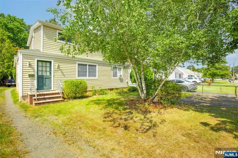 1037 Colfax Ave, Pompton Lakes, NJ 07442