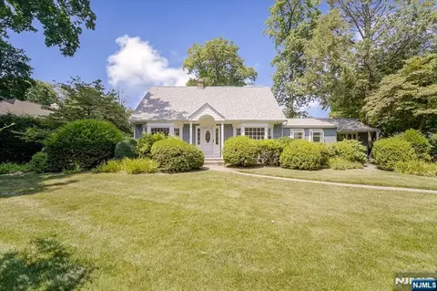 427 Grandview Ave, Wyckoff, NJ 07481