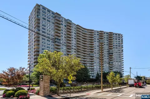 2000 Linwood Ave #21R, Fort Lee, NJ 07024