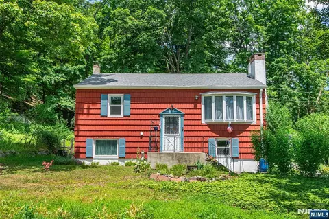 34 Ricker Rd, Kinnelon, NJ 07405