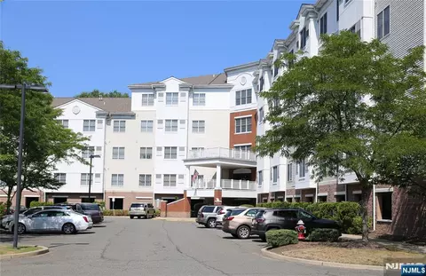 189 Forest Ave #303, Paramus, NJ 07652