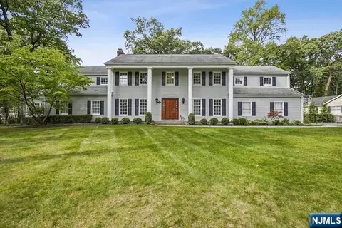 406 Carriage Ln, Wyckoff, NJ 07481