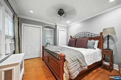 17 Oneida Ave, Dumont, NJ 07628