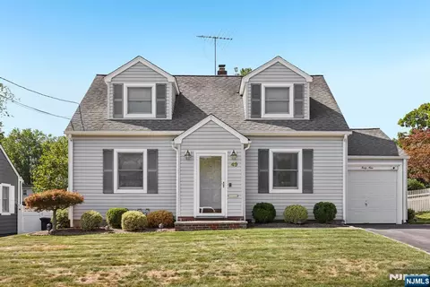 49 Knollwood Ter, Clifton, NJ 07012