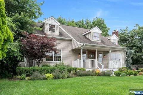 25 Sunrise Dr, Wayne, NJ 07470 photo 1