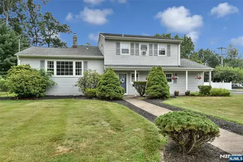 32 Braemar Dr, Wayne, NJ 07470 photo 1