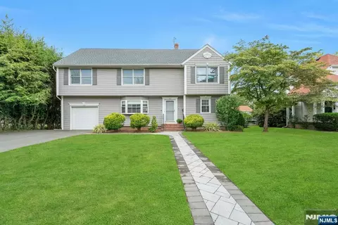 39 Pershing Pl, Cresskill, NJ 07626 photo 1