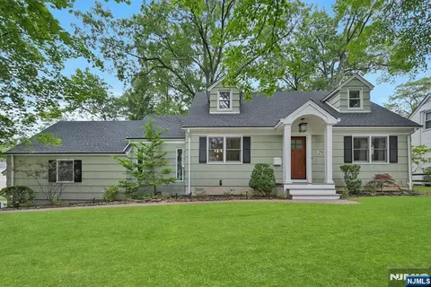 290 Midland Ave, River Edge, NJ 07661