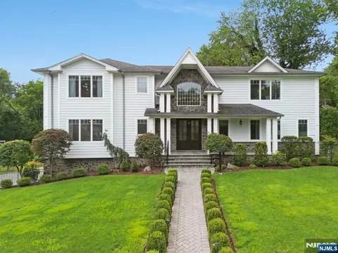 41 Sunset Rd, Demarest, NJ 07627