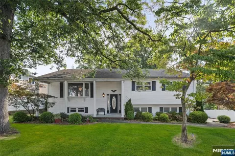 530 Forest Ave, Paramus, NJ 07652 photo 1