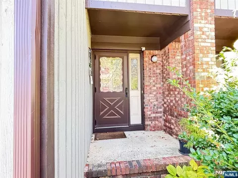 81 Letts Ct #160, Matawan, NJ 07747