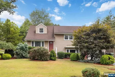 552 Burlington St, Paramus, NJ 07652 photo 1