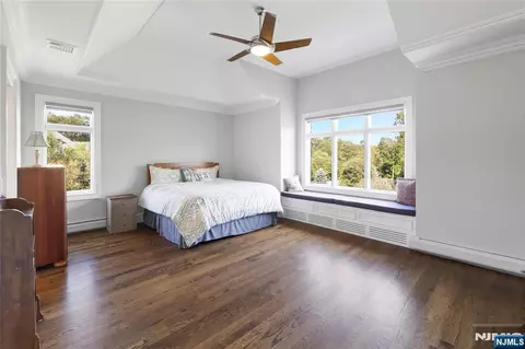 Bedroom - 417 Route 9w, Alpine, NJ 07620 photo 4 of 6