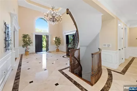Entry Way - 417 Route 9w, Alpine, NJ 07620 photo 2 of 6