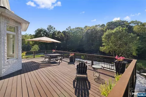 Exterior - 417 Route 9w, Alpine, NJ 07620 photo 3 of 10