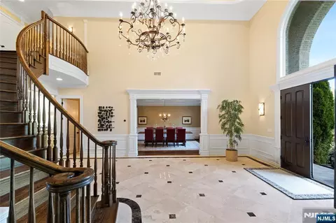 Entry Way - 417 Route 9w, Alpine, NJ 07620 photo 3 of 6