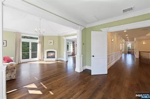 Entry Way - 417 Route 9w, Alpine, NJ 07620 photo 5 of 6