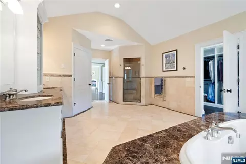 Entry Way - 417 Route 9w, Alpine, NJ 07620 photo 6 of 6