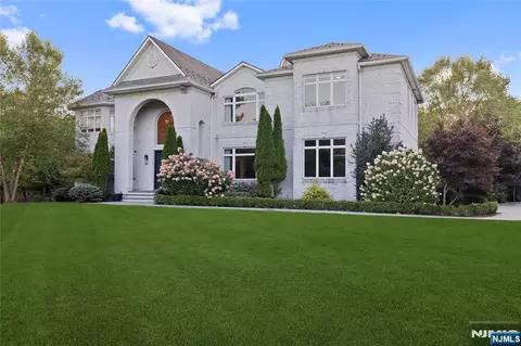 Exterior - 417 Route 9w, Alpine, NJ 07620 photo 2 of 10