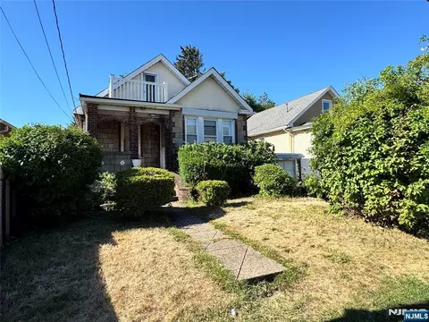 484 Sylvan St, Saddle Brook, NJ 07663