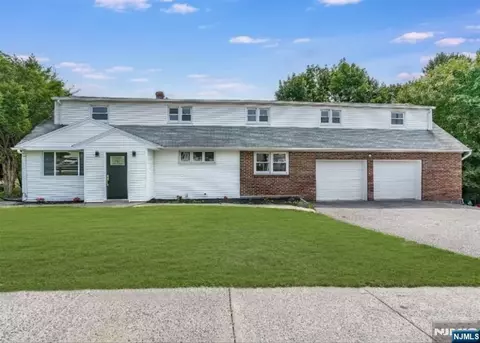1086 Valley Rd, Wayne, NJ 07470 photo 1