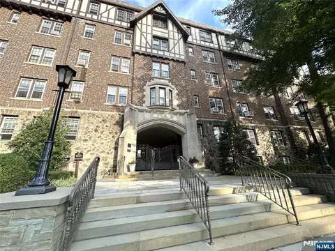 275 Engle St #J4, Englewood, NJ 07631