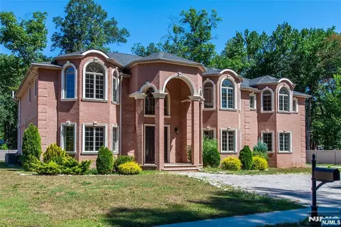 1 Sipporta Ln, Paramus, NJ 07652 photo 1
