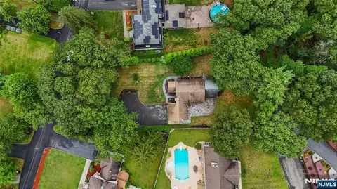 15 Old Rifle Camp Rd, Woodland Park, NJ 07424