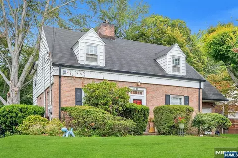 13-07 Ivy Ln, Fair Lawn, NJ 07410