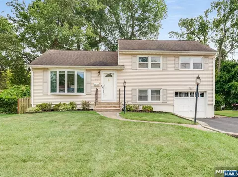 41 Mcclellan Ave, Livingston, NJ 07039