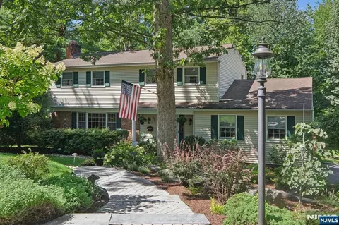 96 Exeter Dr, Berkeley Heights, NJ 07922 photo 1