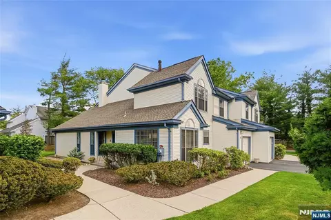 107 Suleski Ct, Mahwah, NJ 07430